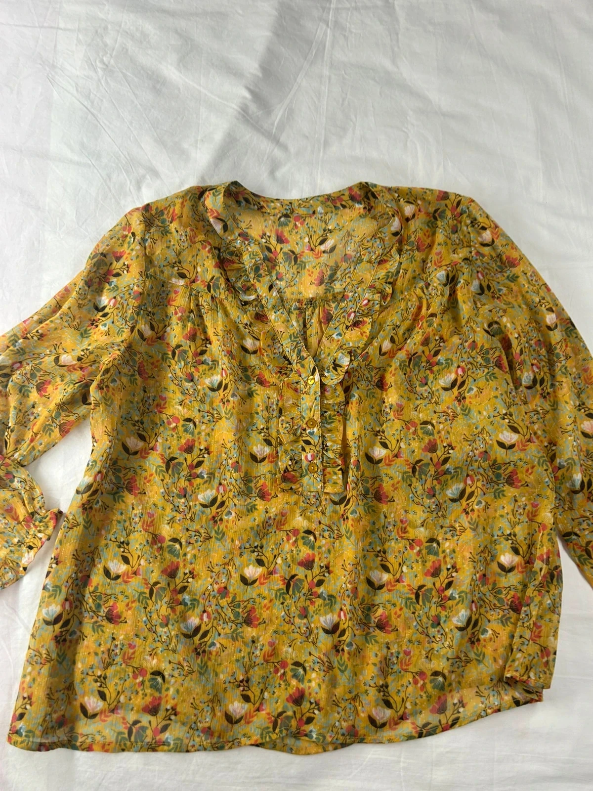Gele mosterd blouse met lange mouwen en vintage patroon met transparant effect en kant – photo 2